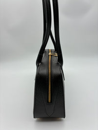 Saira in Obsidian
