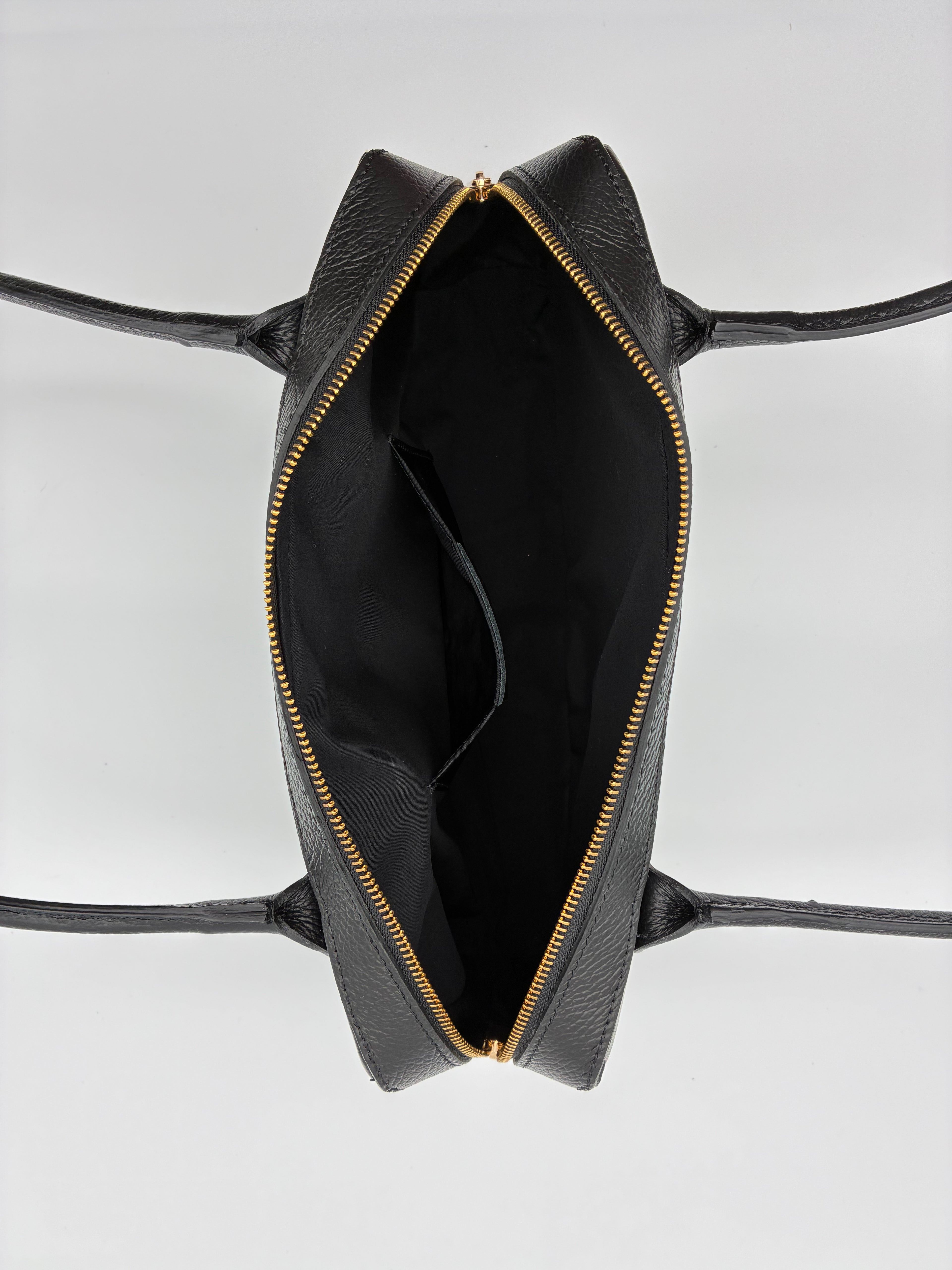 Saira in Obsidian