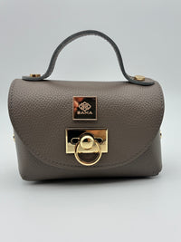 Olivia in Sable