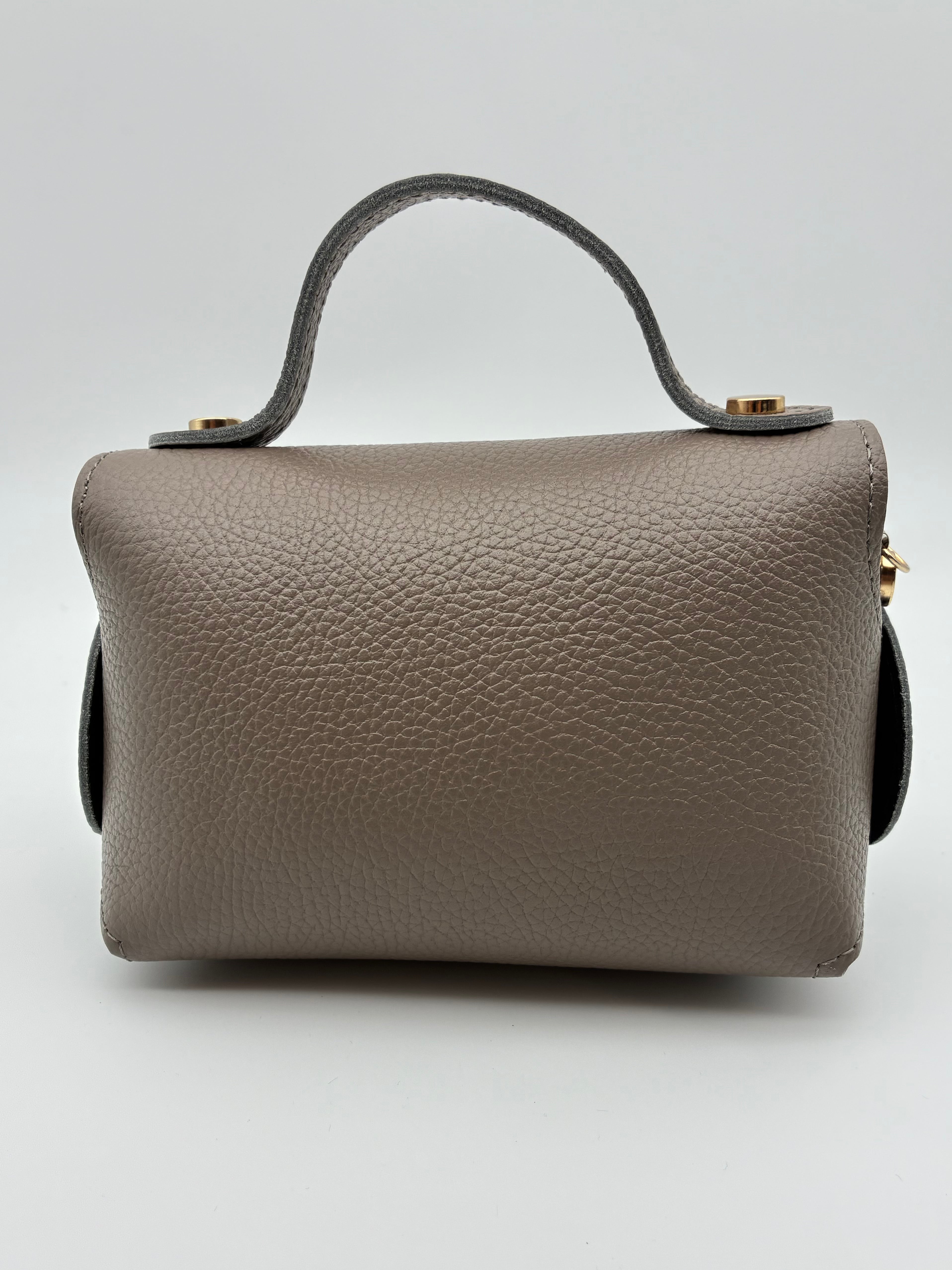 Olivia in Sable