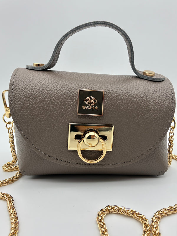 Olivia in Sable
